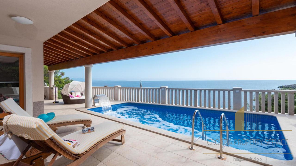 An exceptional villa in an exclusive location, first row by the sea on the island of Korčula!