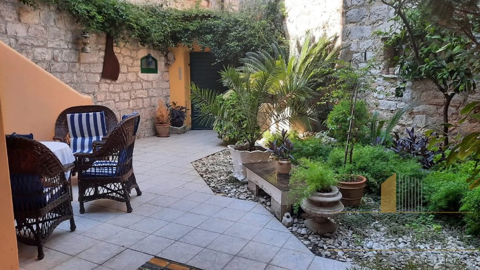 Casa, 462 m2, Vendita, Stari Grad