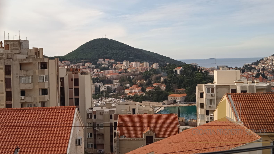 Hiša z velikim potencialom in prekrasnim pogledom na morje - Dubrovnik!