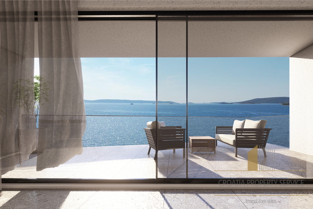 Luxus-Penthouse in einem Neubau, 1. Reihe am Meer in der Nähe von Trogir!