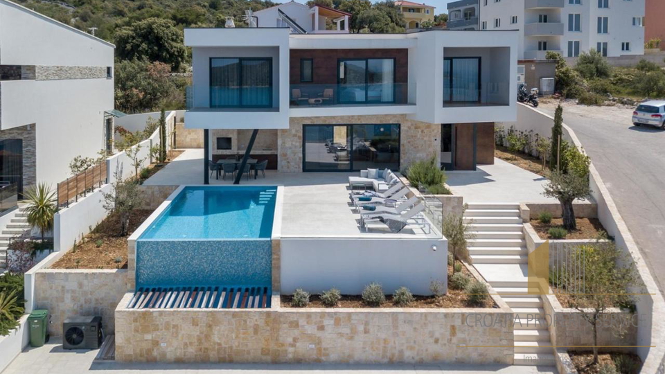 A modern luxury villa with a beautiful view of the sea near Rogoznica!