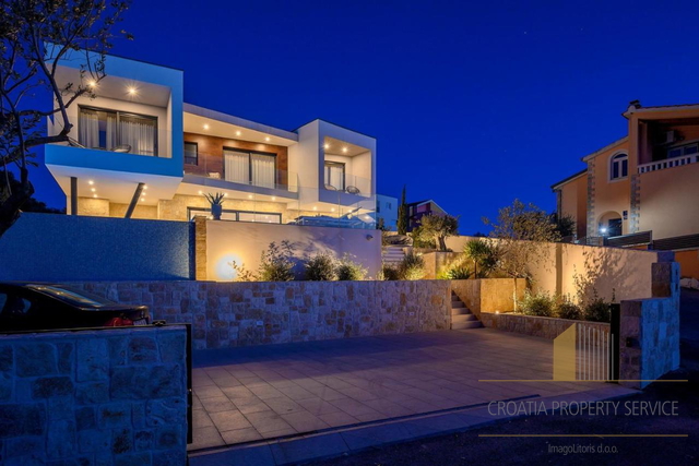 A modern luxury villa with a beautiful view of the sea near Rogoznica!