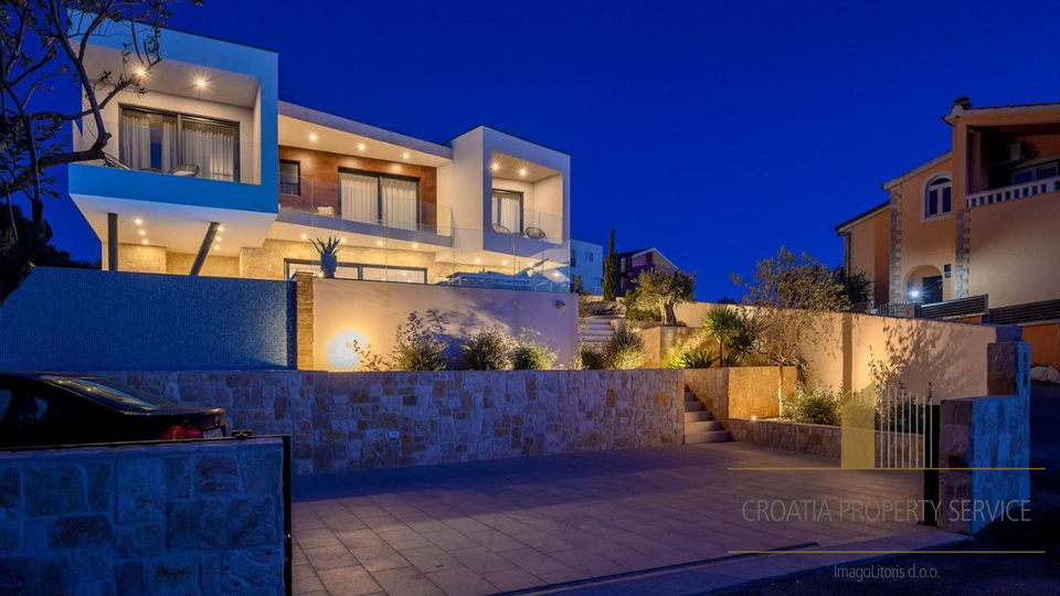 A modern luxury villa with a beautiful view of the sea near Rogoznica!