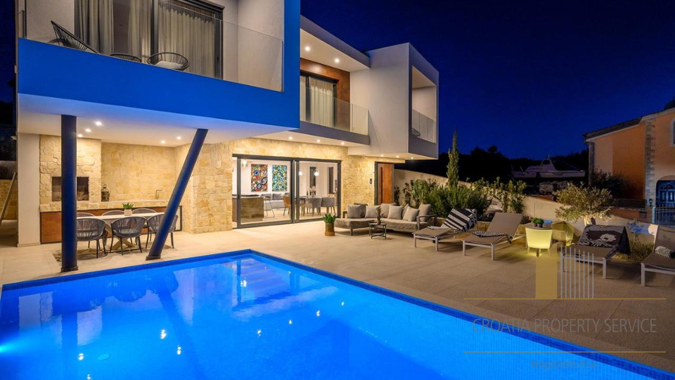 A modern luxury villa with a beautiful view of the sea near Rogoznica!