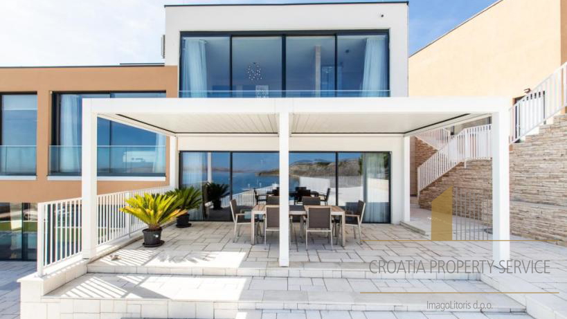 Luxuriöse Designervilla 1. Reihe zum Meer in der Nähe von Zadar!