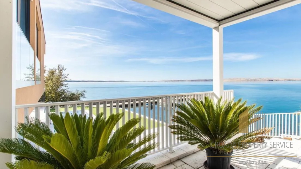 Luxuriöse Designervilla 1. Reihe zum Meer in der Nähe von Zadar!