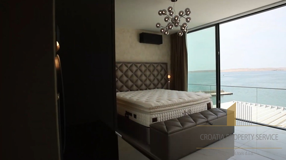 Luxuriöse Designervilla 1. Reihe zum Meer in der Nähe von Zadar!