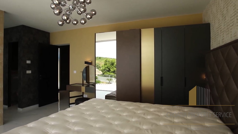 Luxuriöse Designervilla 1. Reihe zum Meer in der Nähe von Zadar!