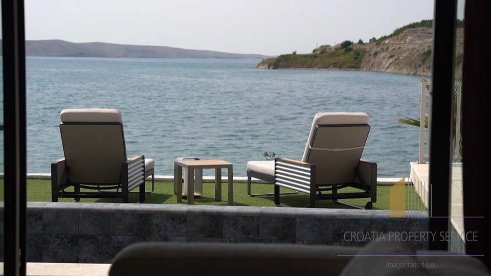 Luxuriöse Designervilla 1. Reihe zum Meer in der Nähe von Zadar!
