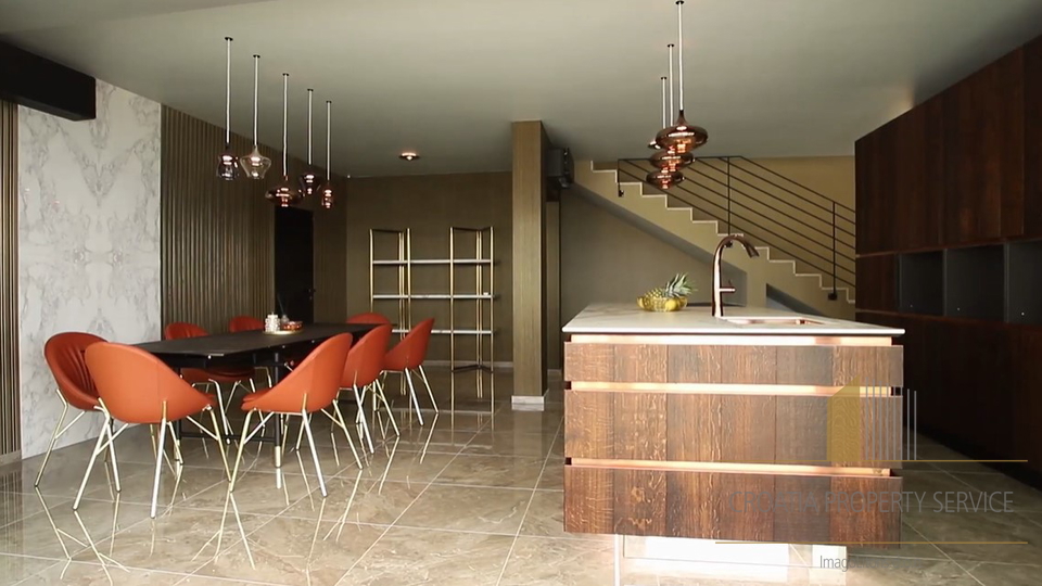 Luxuriöse Designervilla 1. Reihe zum Meer in der Nähe von Zadar!