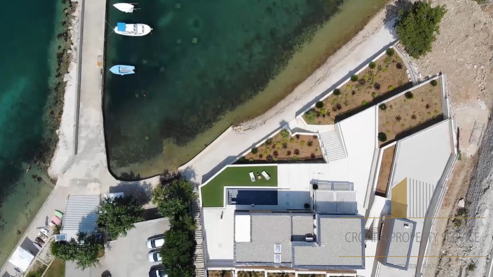 Luxuriöse Designervilla 1. Reihe zum Meer in der Nähe von Zadar!
