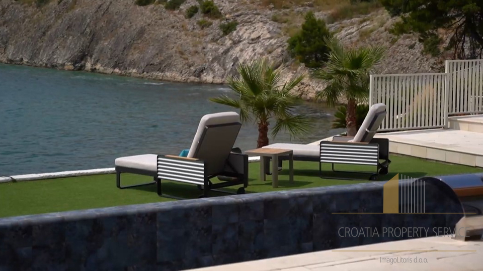 Luxuriöse Designervilla 1. Reihe zum Meer in der Nähe von Zadar!