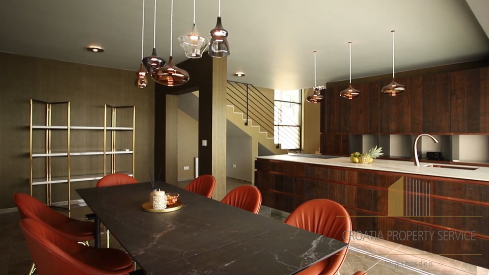 Luxuriöse Designervilla 1. Reihe zum Meer in der Nähe von Zadar!
