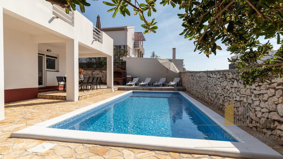 A villa with a pool and direct access to the beach near Zadar!