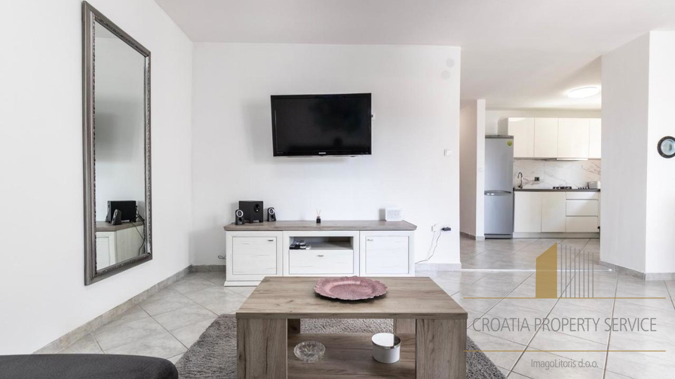 A villa with a pool and direct access to the beach near Zadar!