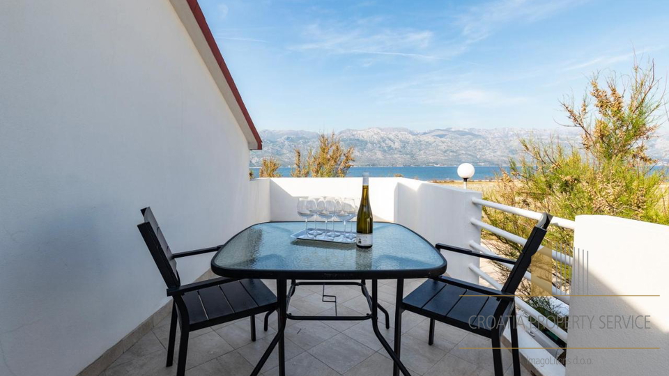 A villa with a pool and direct access to the beach near Zadar!