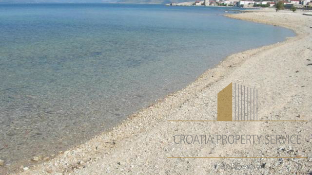 A villa with a pool and direct access to the beach near Zadar!