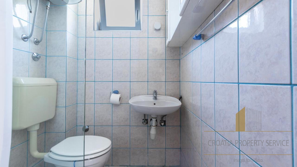 A villa with a pool and direct access to the beach near Zadar!