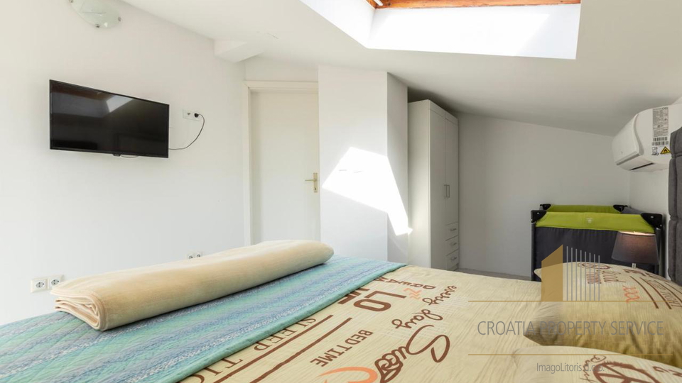 A villa with a pool and direct access to the beach near Zadar!