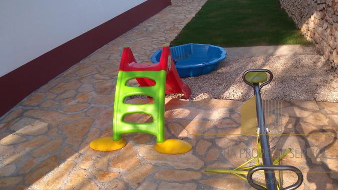 A villa with a pool and direct access to the beach near Zadar!