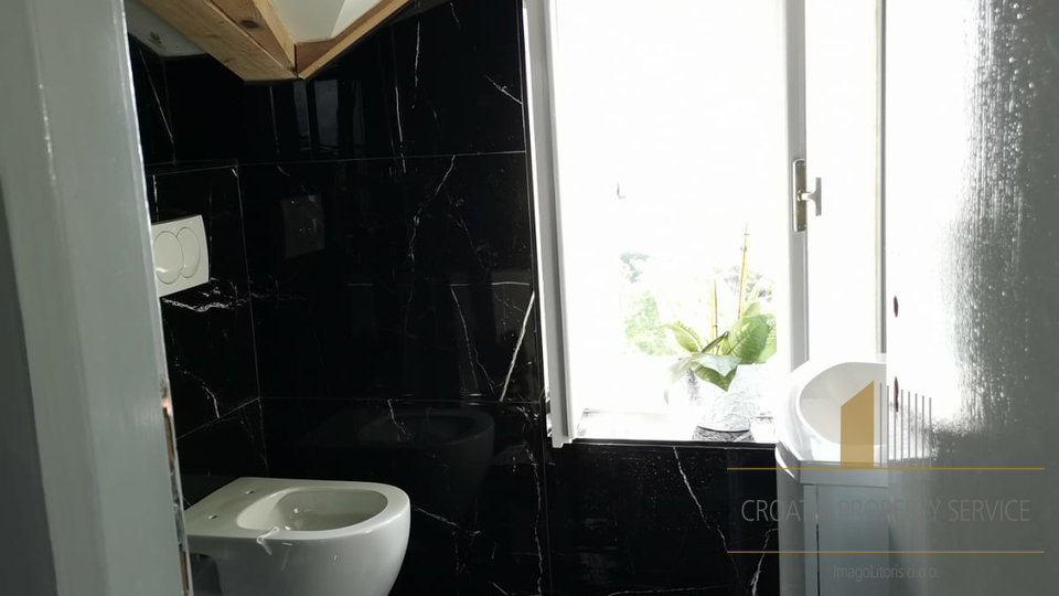 Šarmantna kamena kuća s panoramskim pogledom na more u okolici Zadra!