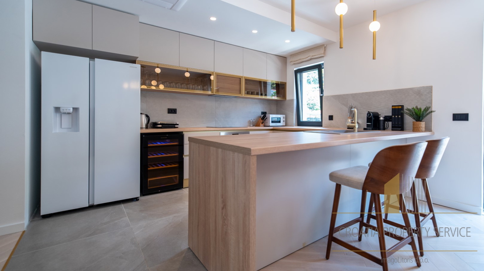 Luxury residential building with a beautiful view of the city and the sea - Dubrovnik!