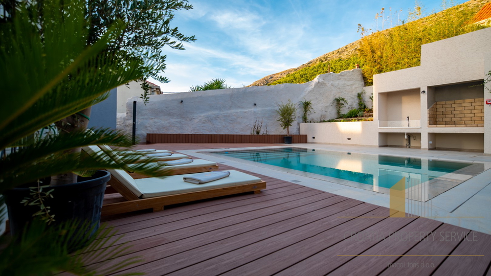 Luxury residential building with a beautiful view of the city and the sea - Dubrovnik!