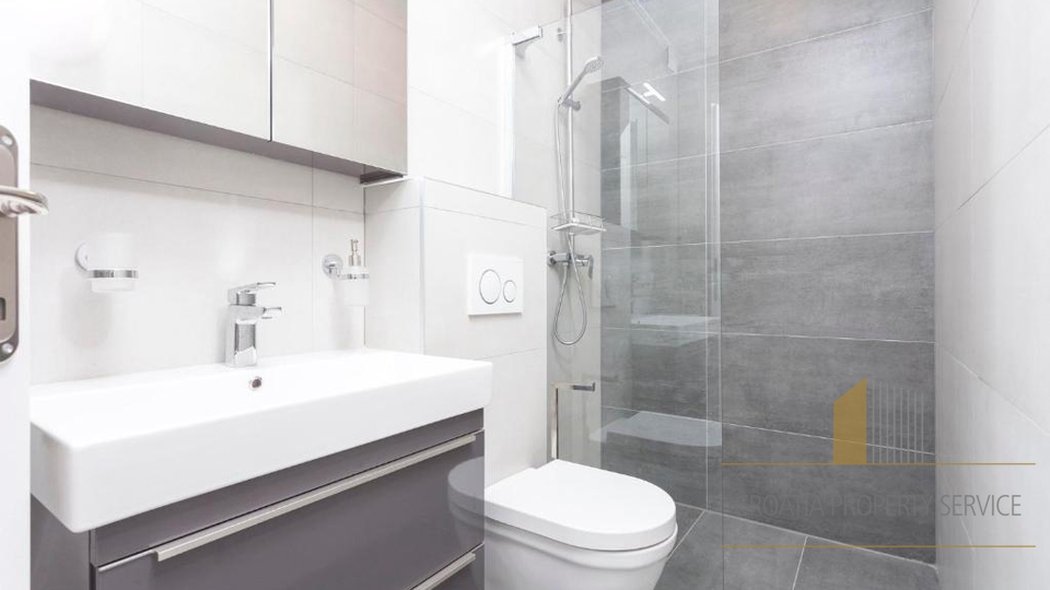 Exklusive Steinvilla in erster Meereslinie an der Makarska Riviera!