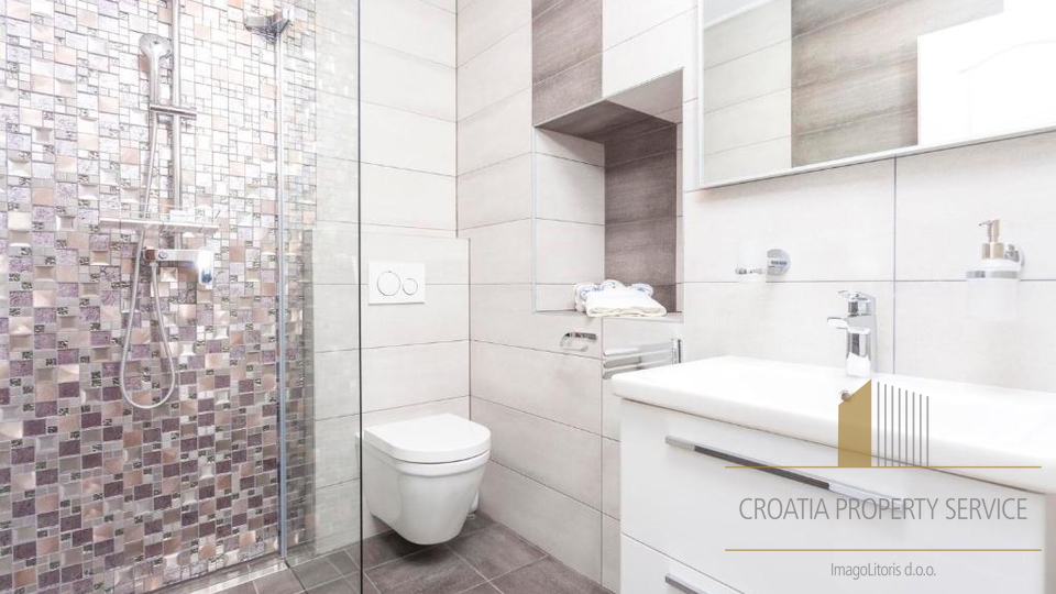 Exklusive Steinvilla in erster Meereslinie an der Makarska Riviera!