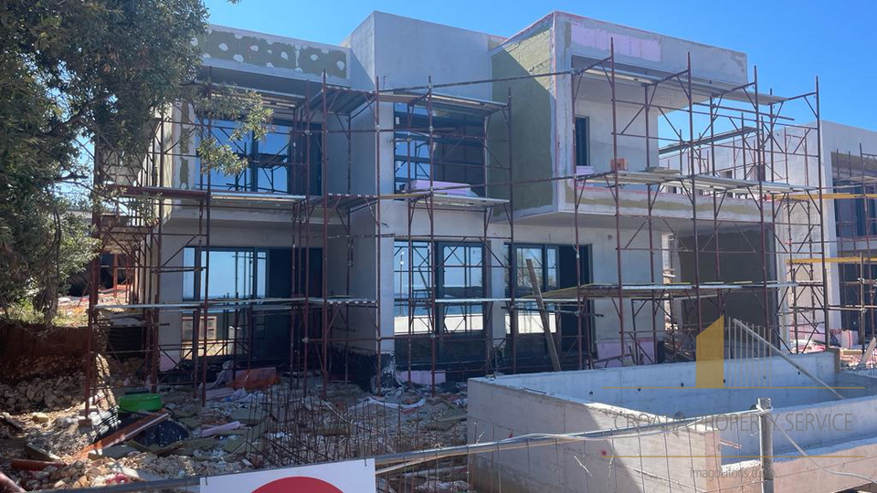 Luxusvilla in exklusiver Lage am Strand – Zaton!