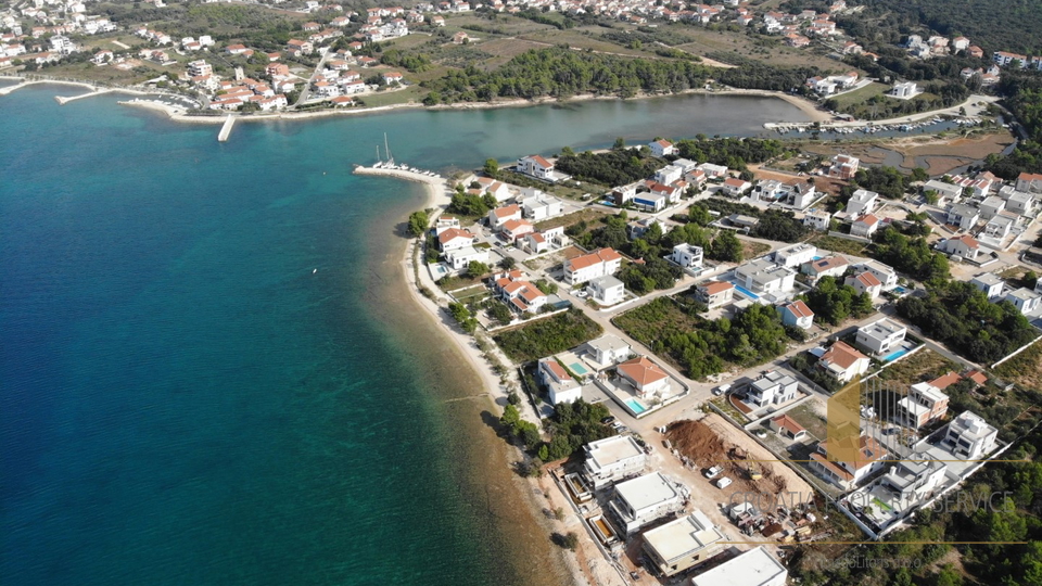 Luxusvilla in exklusiver Lage am Strand – Zaton!