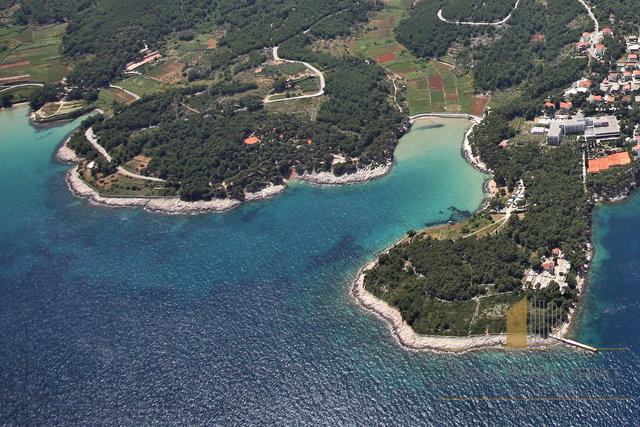 Atraktivno  zemljište T2 zona 1. red od mora - Jelsa, otok Hvar!