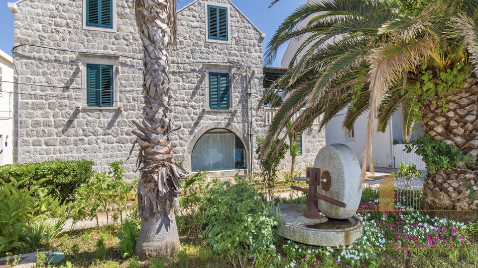 Bellissima casa in pietra, prima fila sul mare, sull'isola di Šipan!