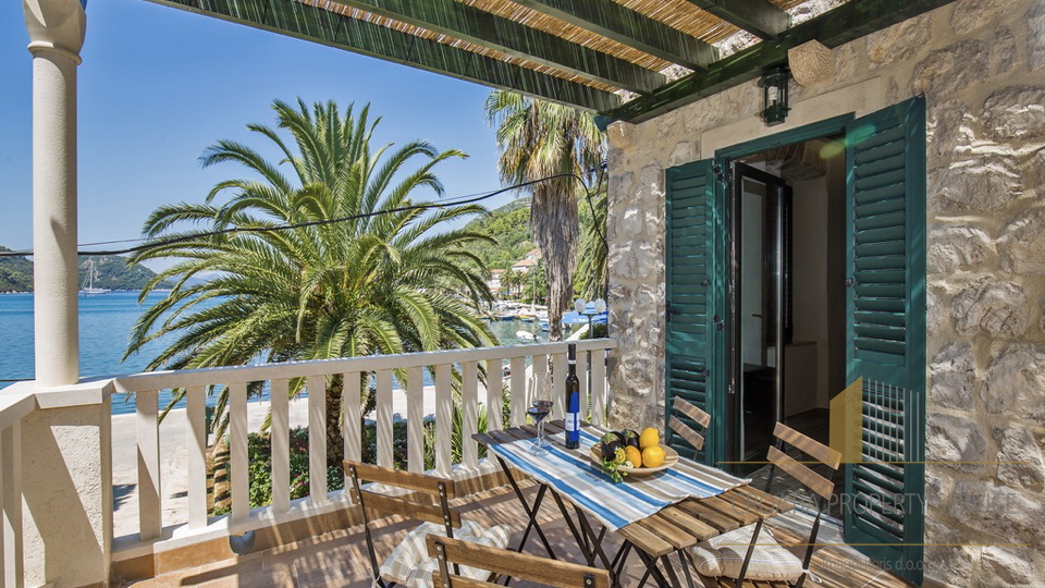 Bellissima casa in pietra, prima fila sul mare, sull'isola di Šipan!
