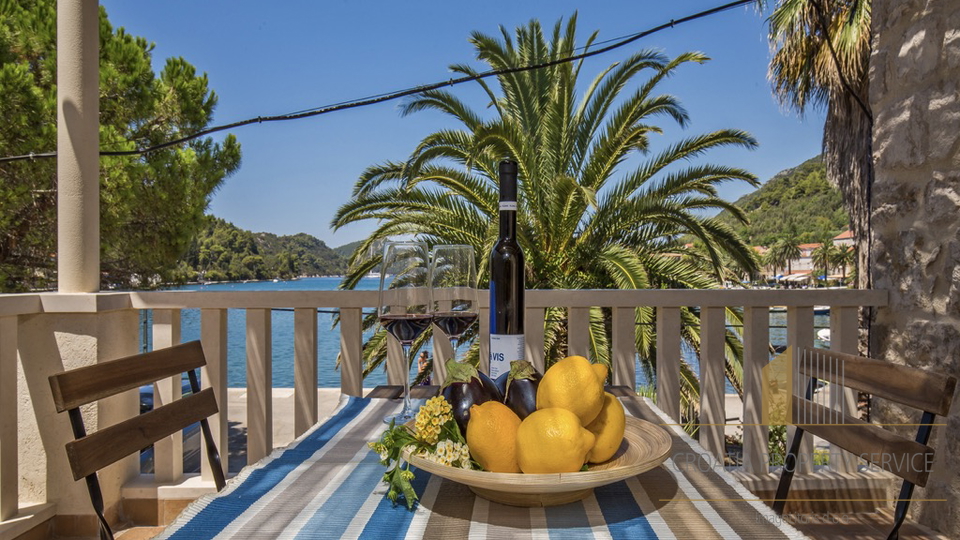Bellissima casa in pietra, prima fila sul mare, sull'isola di Šipan!