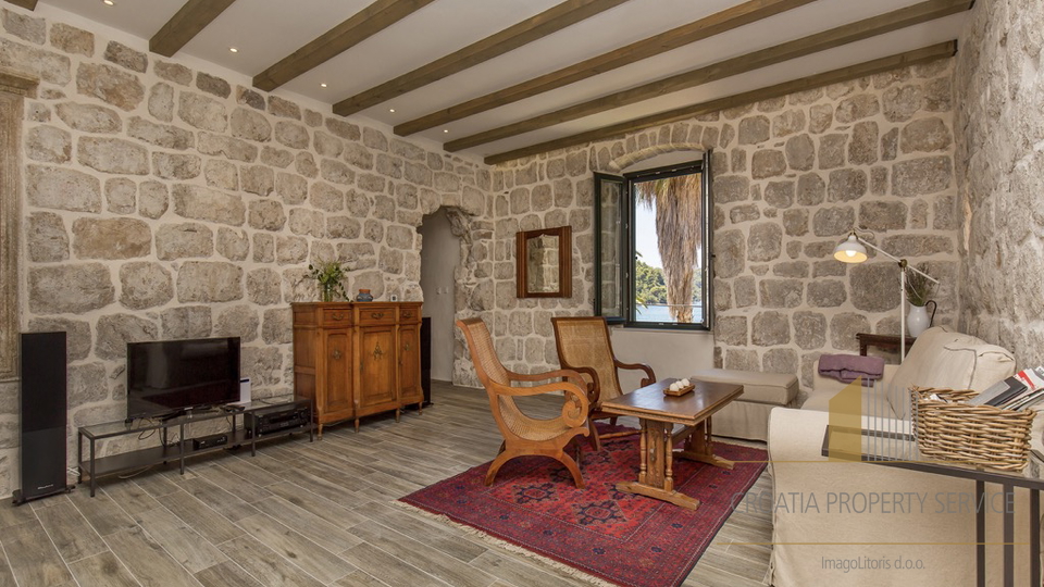Bellissima casa in pietra, prima fila sul mare, sull'isola di Šipan!
