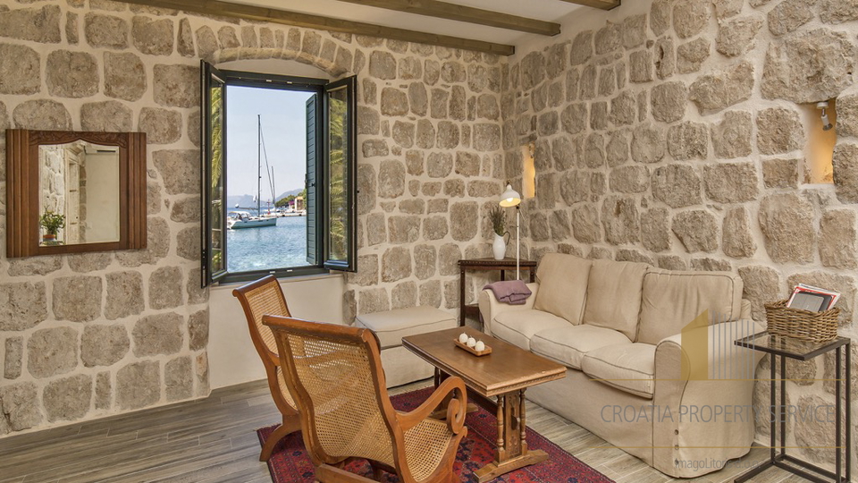 Bellissima casa in pietra, prima fila sul mare, sull'isola di Šipan!
