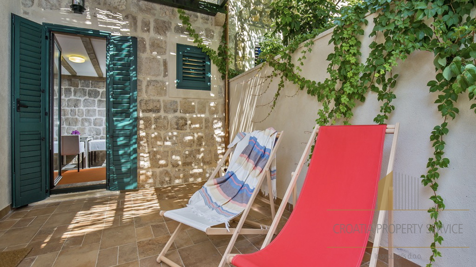 Bellissima casa in pietra, prima fila sul mare, sull'isola di Šipan!