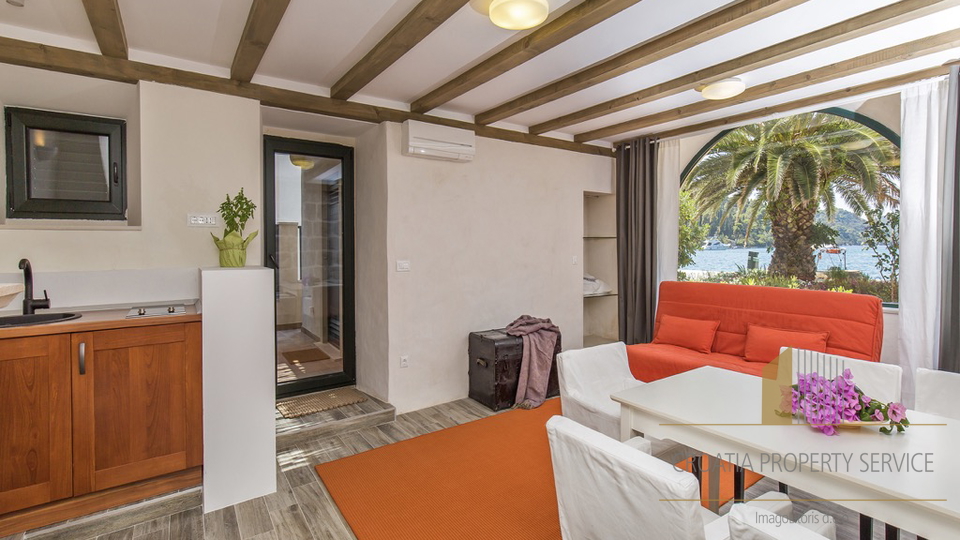 Bellissima casa in pietra, prima fila sul mare, sull'isola di Šipan!