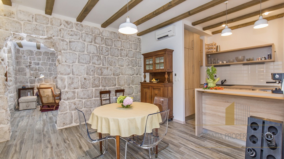 Bellissima casa in pietra, prima fila sul mare, sull'isola di Šipan!