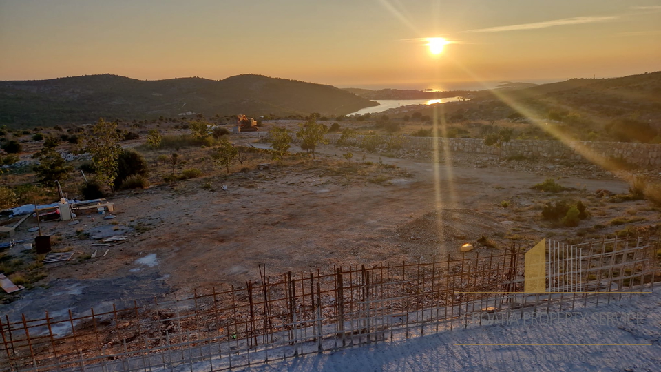 Land with family farm under construction with a panoramic view over Rogoznica!