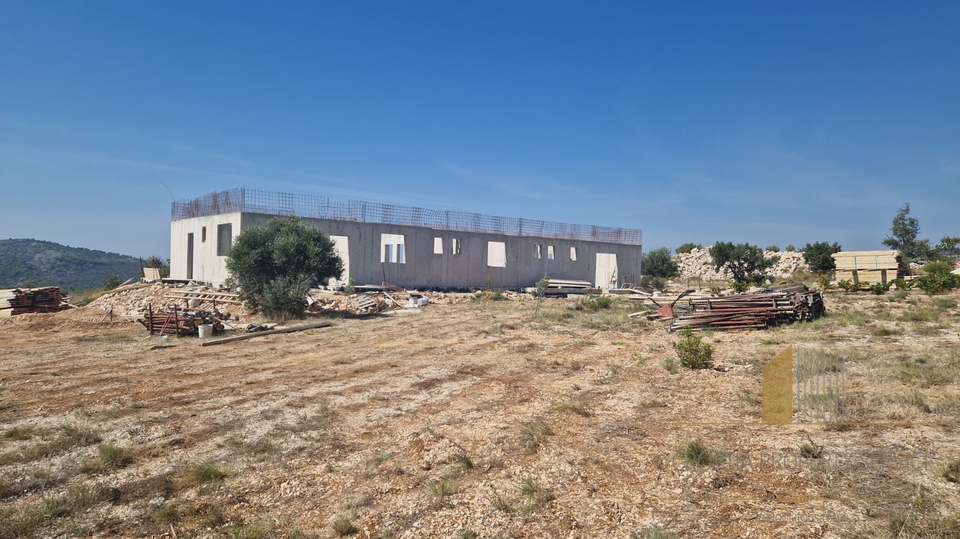 Land with family farm under construction with a panoramic view over Rogoznica!