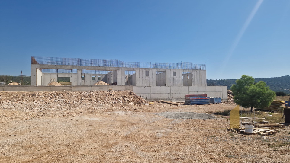 Land with family farm under construction with a panoramic view over Rogoznica!