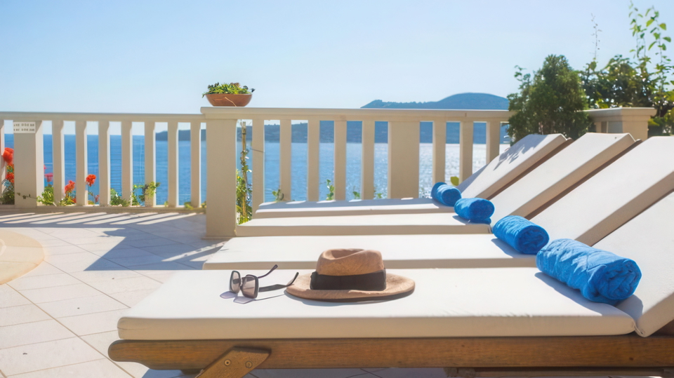 Beautiful villa in the first row by the sea and a beautiful beach near Dubrovnik&excl;