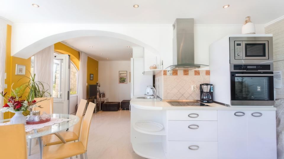 Beautiful villa in the first row by the sea and a beautiful beach near Dubrovnik&excl;