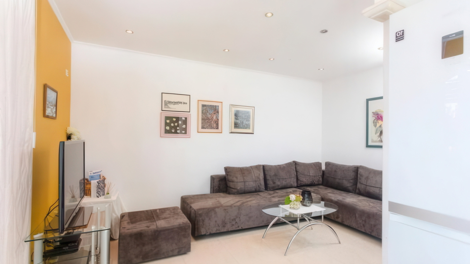 Beautiful villa in the first row by the sea and a beautiful beach near Dubrovnik&excl;