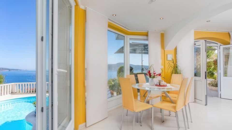 Beautiful villa in the first row by the sea and a beautiful beach near Dubrovnik&excl;