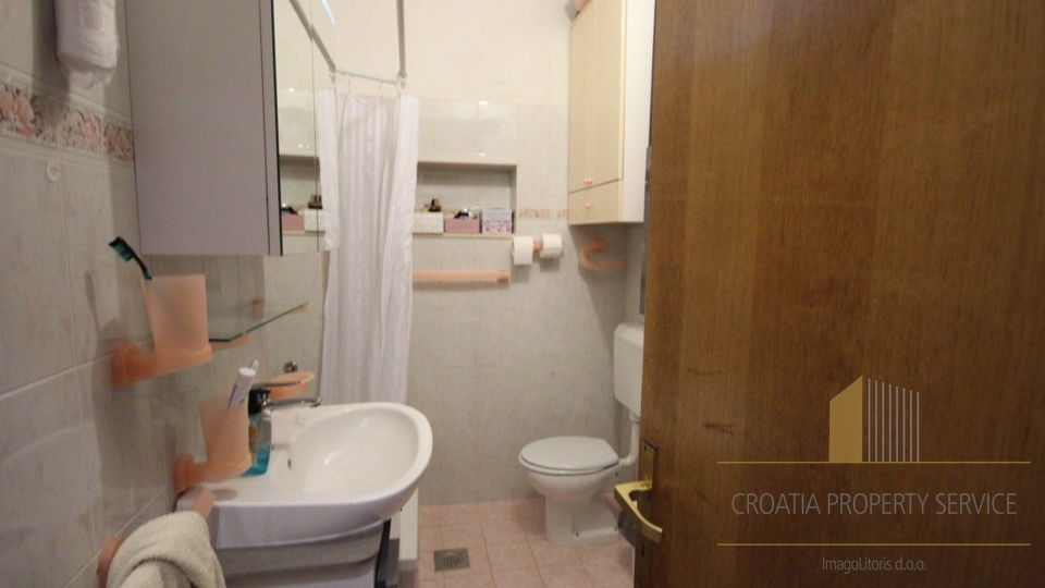 Četverosoban stan na prestižnoj lokaciji prvi red uz more - Hvar!