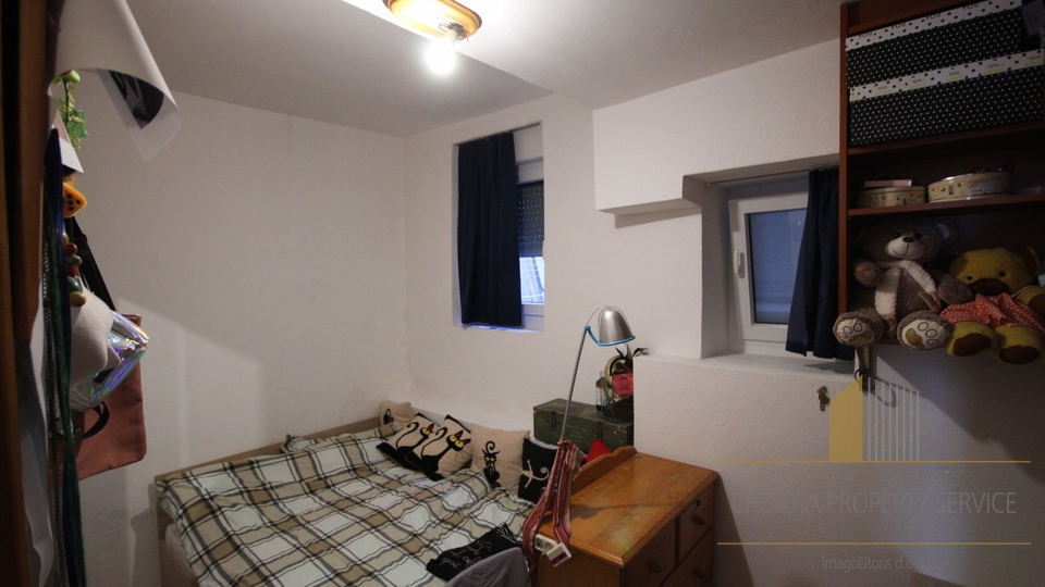 Četverosoban stan na prestižnoj lokaciji prvi red uz more - Hvar!