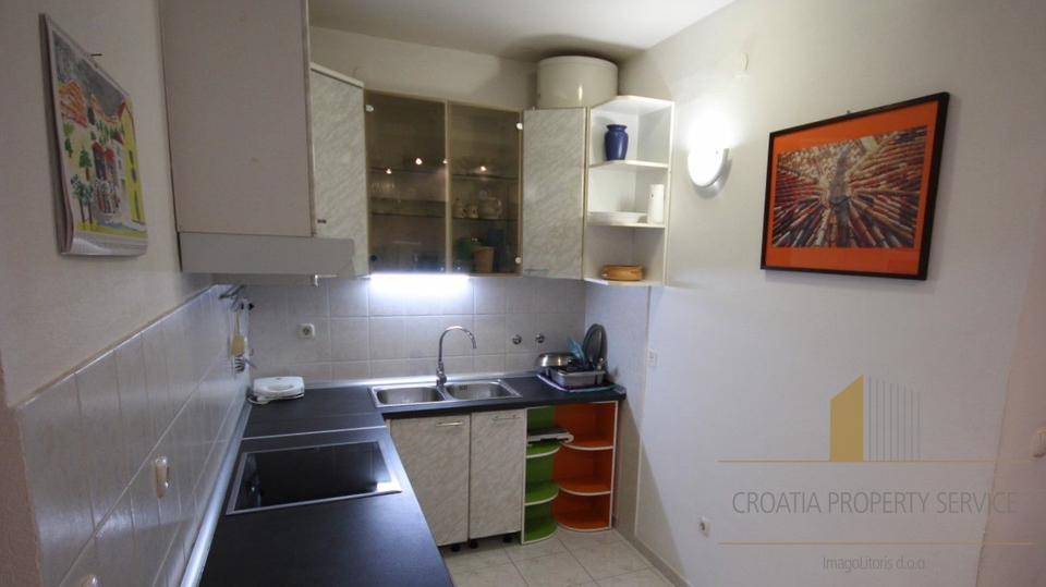 Četverosoban stan na prestižnoj lokaciji prvi red uz more - Hvar!